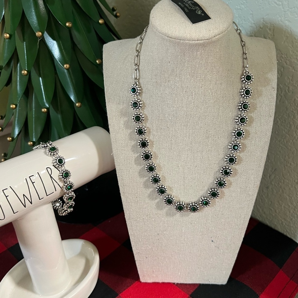 NWT Dillard's Chic Silver & Green Necklace Set With Matching Bracelet #DILL1